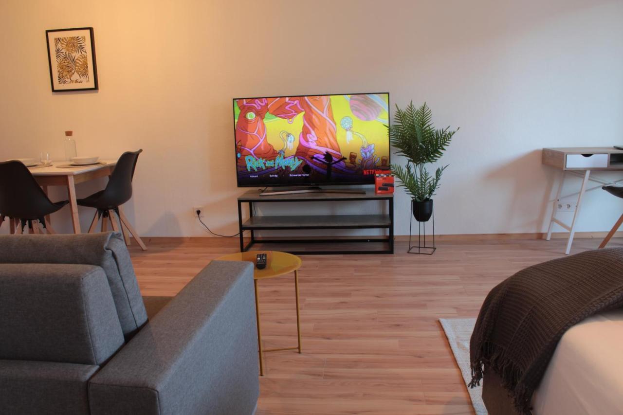 Zentral. Stylisch. Balkon & Parkplatz. Netflix Apartment Holzgerlingen Ngoại thất bức ảnh